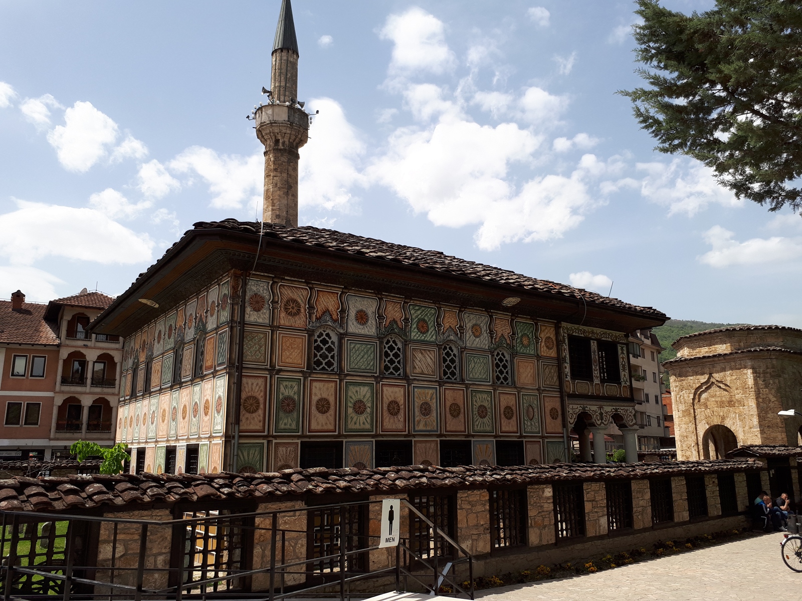 Тетово. Пестрая мечеть Тетово. Мечеть Тетово. Город Tetovo. Тетово фото.